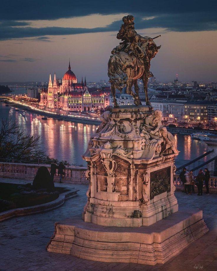 Budapest at twilight — Hungarian Parliament illuminated on the Danube